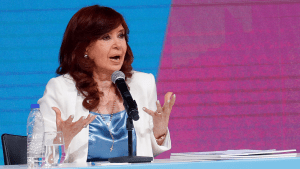 Cristina Kirchner contra el FMI por la caída de la planta de GNL en Río Negro: «Se van a llevar el gas de Vaca Muerta sin valor agregado»
