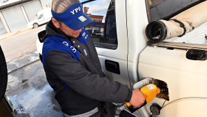 Aumentó la nafta: así quedaron los precios en Roca tras la suba de YPF