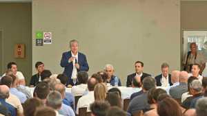 Persisten dudas y las petroleras aún no se suman al plan de becas de Rolando Figueroa