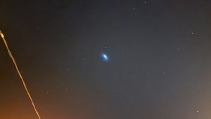 Video | ¿Más ovnis?: las extrañas luces en el cielo captadas por vecinos de Chos Malal