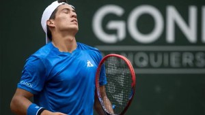 Báez quedó eliminado de Eastbourne y los argentinos llegan sin triunfos sobre césped a Wimbledon