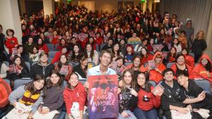 Santiago Speranza, el joven de 22 años que revoluciona la literatura para adolescentes llega a Bariloche