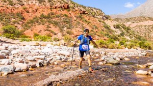 A sus 67 años, Estela desafía las montañas de Catamarca con el trail running y sueña con la Patagonia
