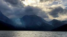 Imagen de Incendio al sur de Bariloche: el fuego cruzó el río Manso Medio y avanza sin control