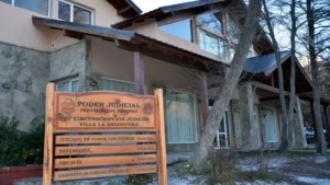 Atacaron en grupo a un joven y lo dejaron grave en Villa La Angostura: preparan la imputación