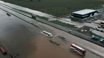 Imagen de Temporal e inundaciones en Buenos Aires: «lluvias históricas» y varados en la Ruta 9