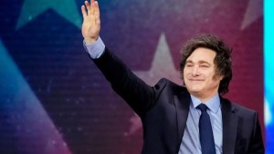 Javier Milei vuelve al teatro con “Juicio al capitalismo”: una obra benéfica para el Garrahan