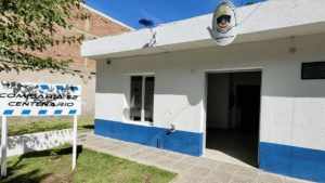 Atacó a una mujer en la vía pública en Centenario, intentó huir y fue detenido: tiene antecedentes por robo