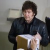 Imagen de Le negaron el saludo a Javier Milei en las elecciones en Buenos Aires: qué dijo sobre la denuncia de fake news