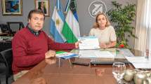 Imagen de Un raid de lunes de Weretilneck, con firmas de convenios en seis municipios