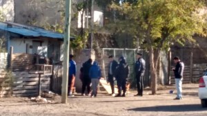 Video | Megaoperativo por el crimen de Julián Dobra en Roca: en 20 lugares y con más de 100 policías