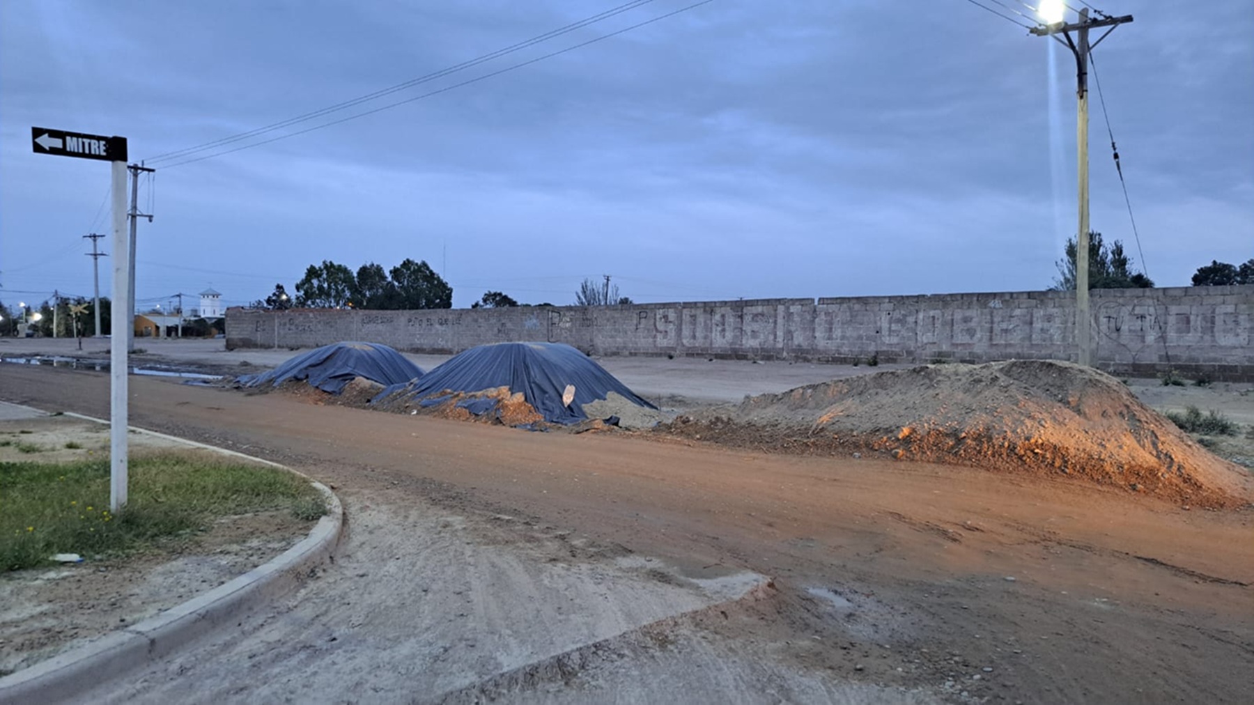 La tierra que la Multisectorial por la problemática del plomo denunció que fue trasladada desde la zona contaminda.