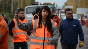 Lorena Villaverde mostró trabajos en la Ruta 22 en Roca y cargó contra María Emilia y Martín Soria