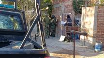Imagen de Video | Cinco allanamientos simultáneos en Roca: están vinculados a las amenazas con armas en una escuela secundaria