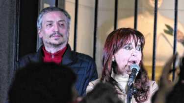 Cristina Kirchner cuando habló luego del fallo de la Corte Suprema, acompañada por su hijo, Máximo Kirchner. (Archivo Enrique García Medina)